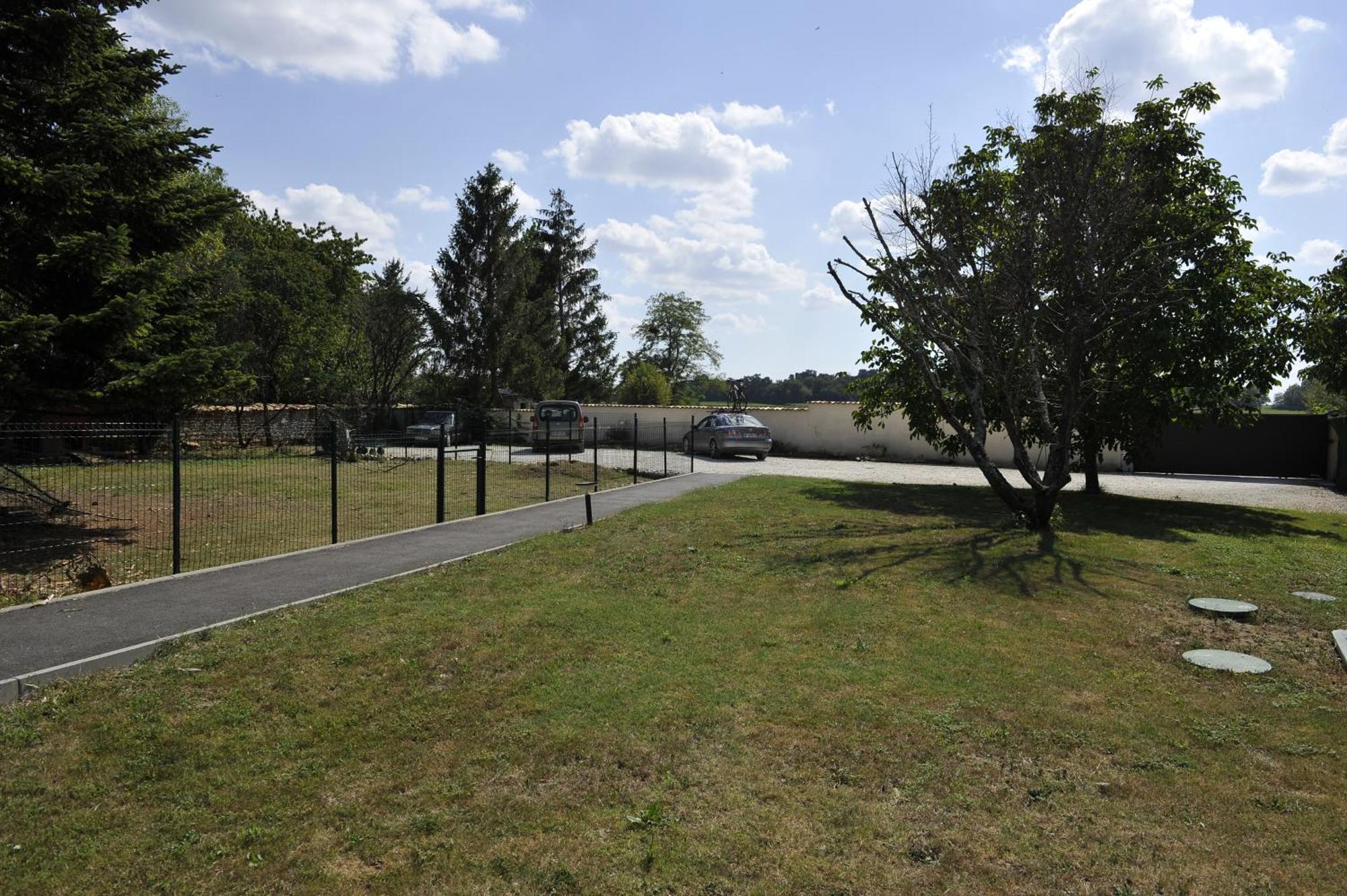Jardin D'Arcy - Chambres D'Hotes Avec Piscine Et Spa Bois Exterior photo