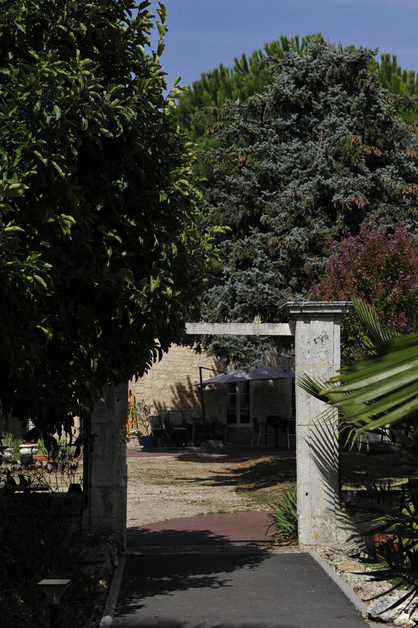 Jardin D'Arcy - Chambres D'Hotes Avec Piscine Et Spa Bois Exterior photo
